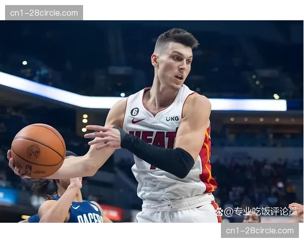 热火希罗31分战术分析:个人进攻与团队配合的平衡问题 热火希罗31分战术分析:个人进攻与团队配合的平衡问题