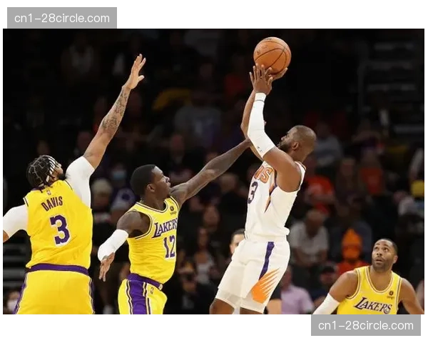 奥特确定九人轮换：太阳阵容拼接与中路挡拆防守难题